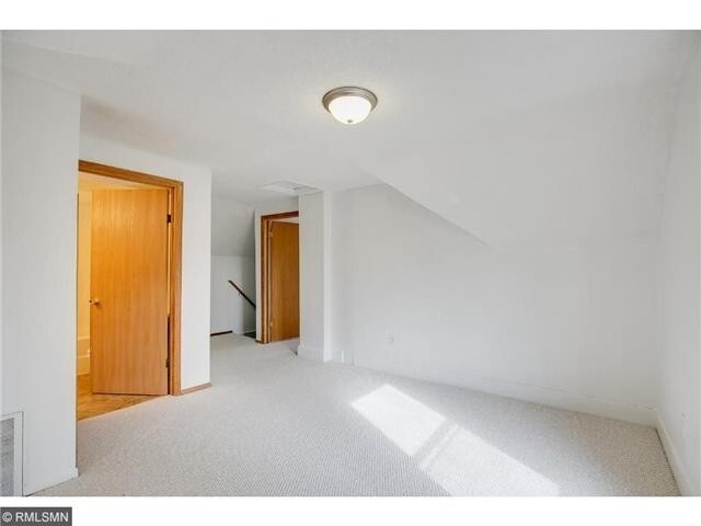 Building Photo - Quiet Affordable  Upper Level 2bdrm Duplex