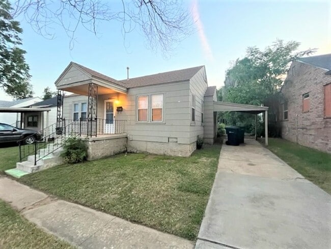 Building Photo - 1017 N Tabor Dr