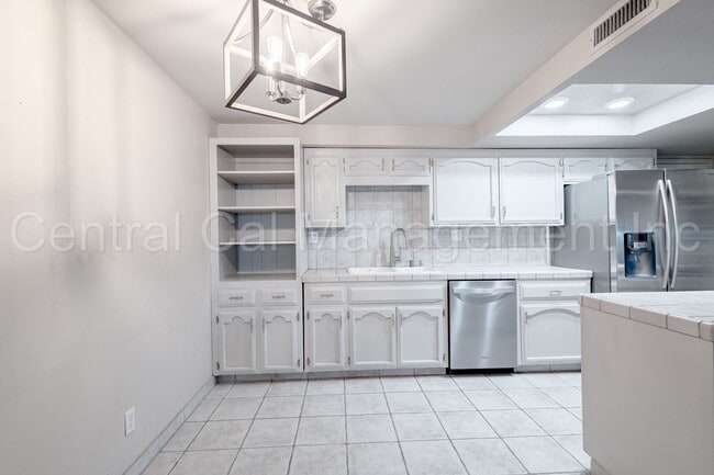 Building Photo - 2 Bedroom/2 Bath Condo with Garage  - $189...