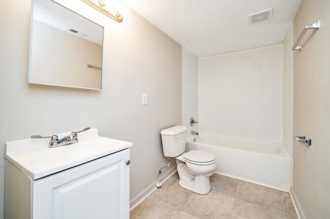 Building Photo - 1624 Fairview Dr