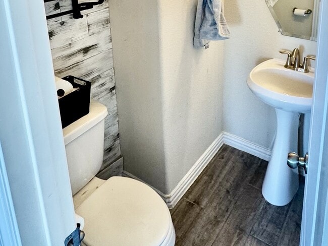 Building Photo - 12615 Barclay Ter Dr