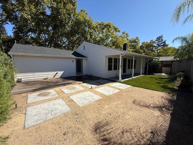 Building Photo - 1711 Cedar St