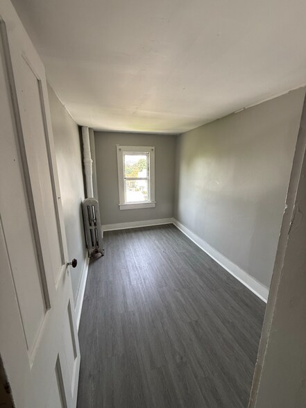 Building Photo - 1363 Capouse Ave