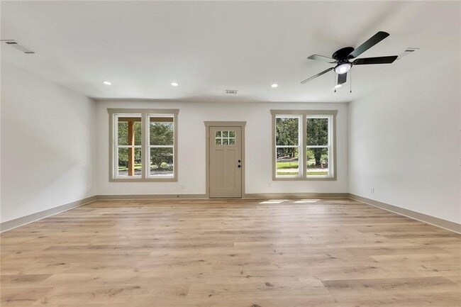 Building Photo - 3 Forsyth St NE