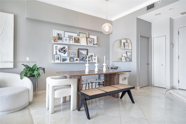Building Photo - 888 Brickell Key Dr