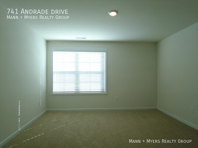 Building Photo - 741 Andrade Dr