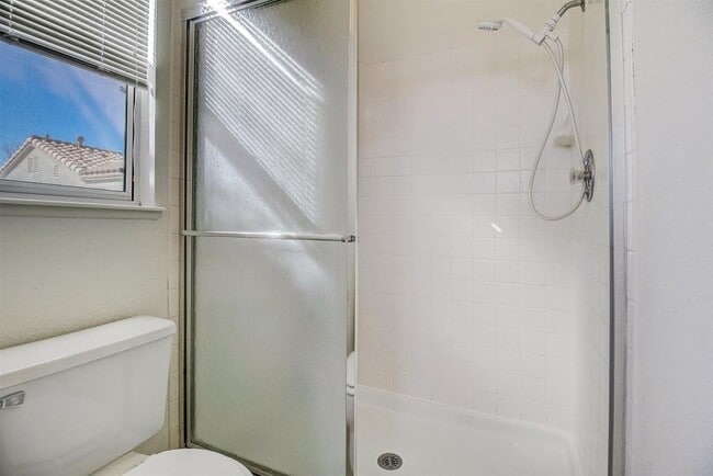 Building Photo - Beautiful 3 Bedroom, 2 Story Home in the Heart of Summerlin!