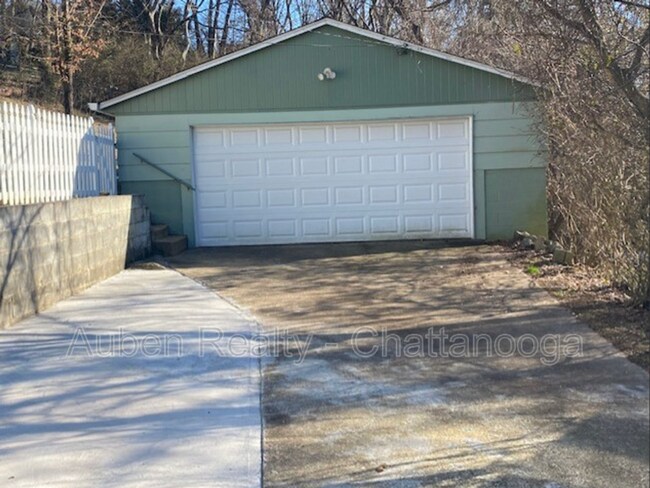 Building Photo - 3306 Montview Dr