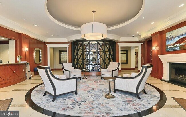 Building Photo - 8220 Crestwood Heights Dr