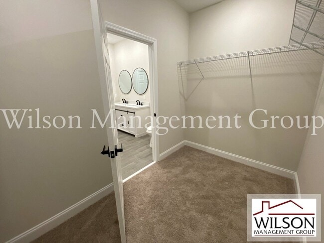 Building Photo - 732 S Lee Ave