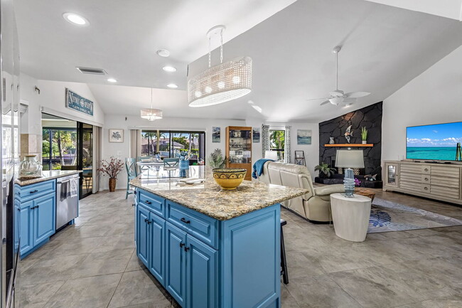 Building Photo - Furnished 4BR Waterfront Pool Home in Cape...