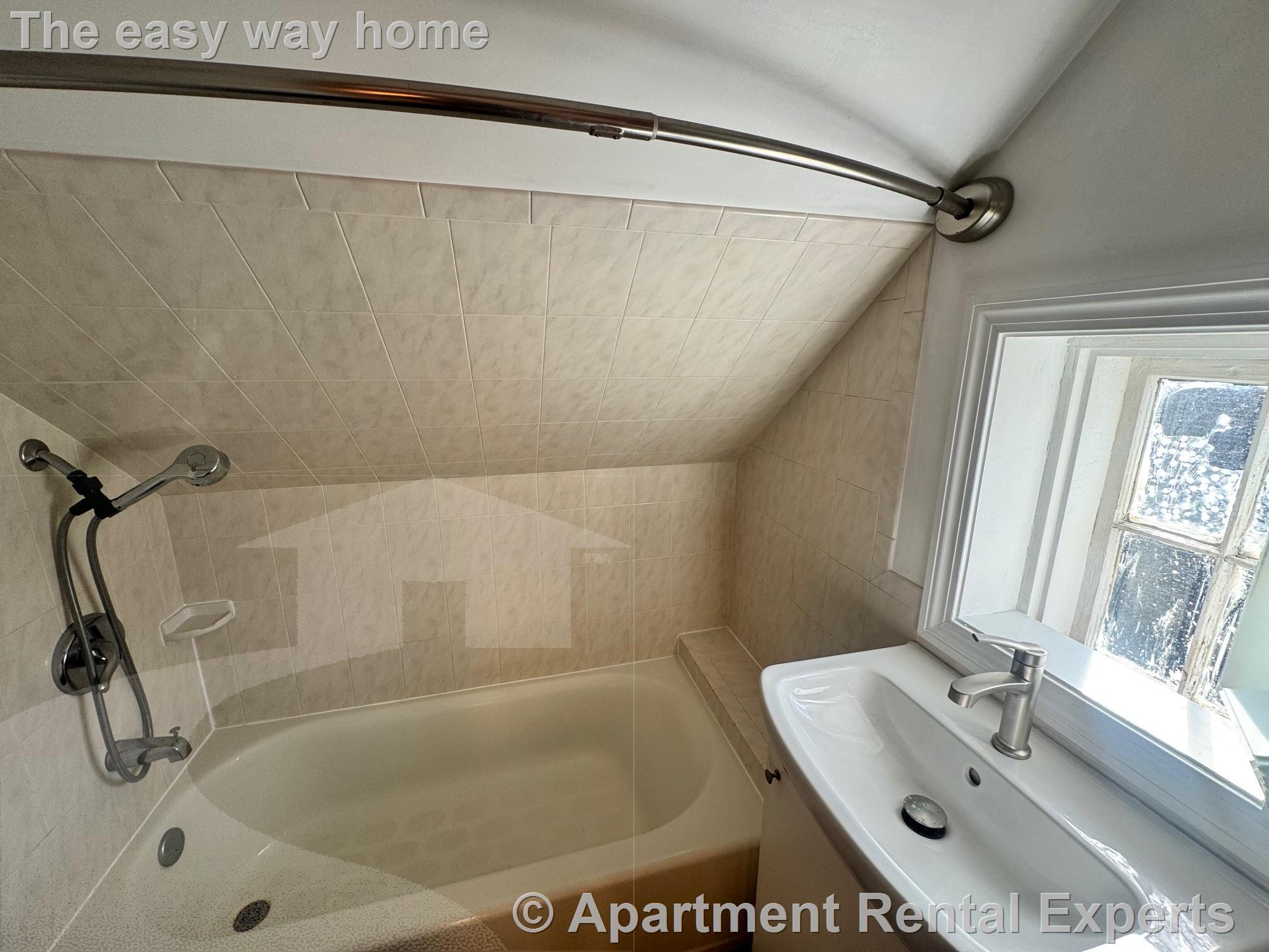 Building Photo - 8 Allen St