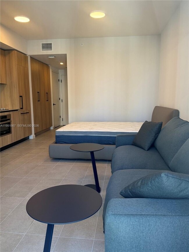 Building Photo - 121 NE 5th St