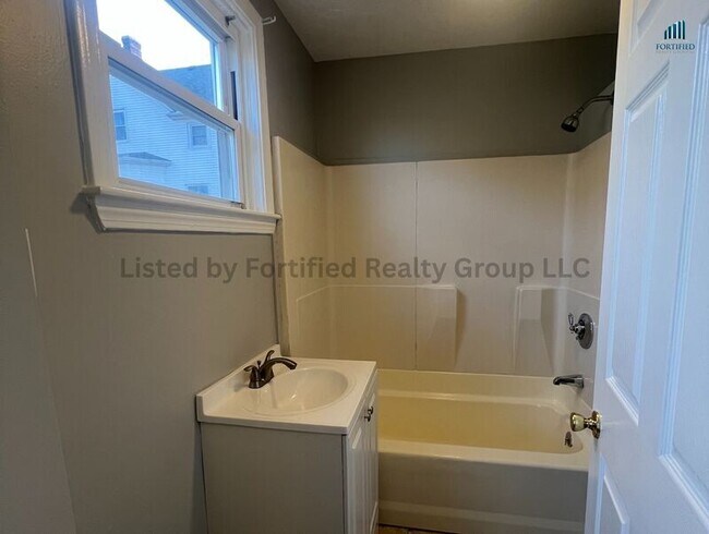 Building Photo - 265 Middle St