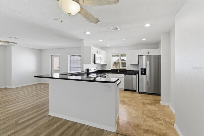 Building Photo - 5223 Shadow Lawn Dr