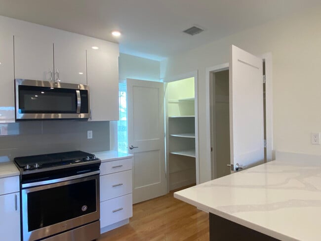 Building Photo - 15 Kelley Ct