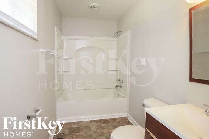 Building Photo - 5779 N Alton Ave