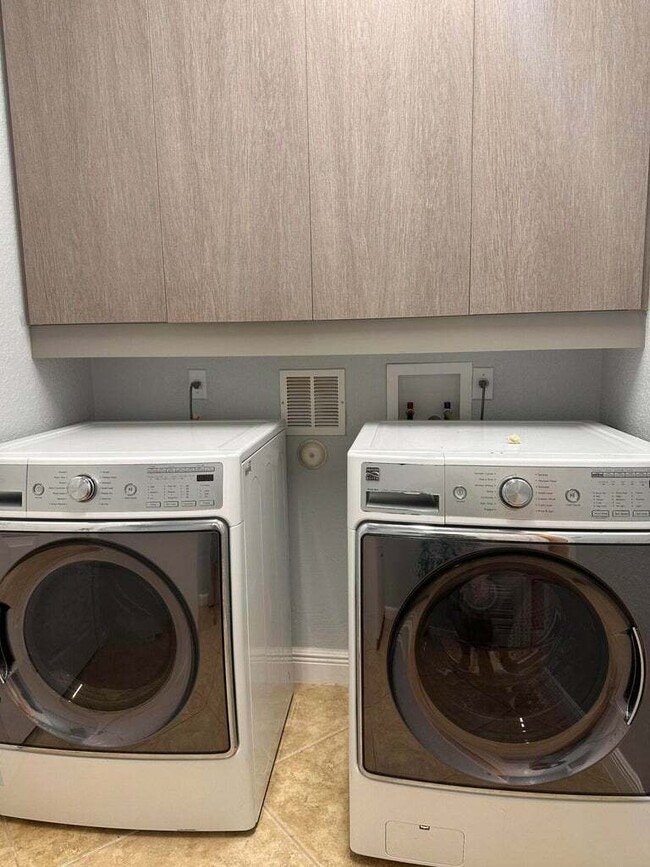 Building Photo - 10345 Medicis Pl