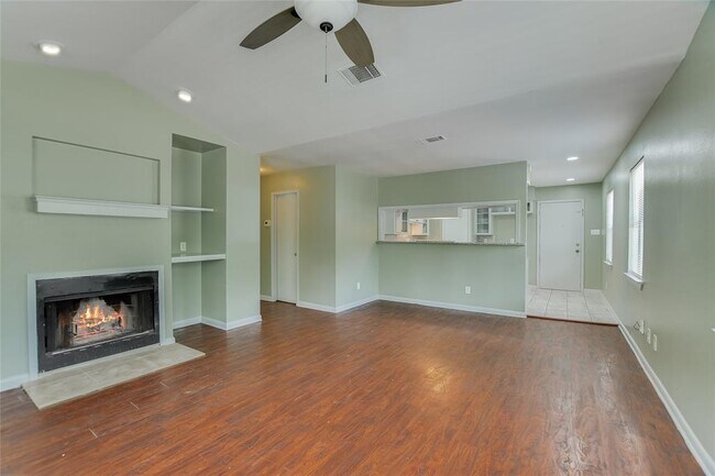 Building Photo - 3414 Hollywood Ave