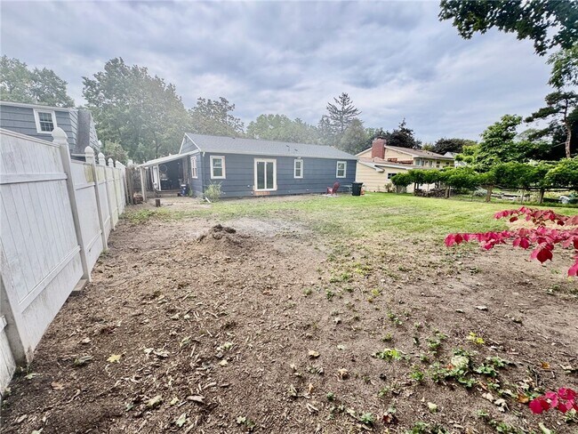 Building Photo - 13 Briggs Ave