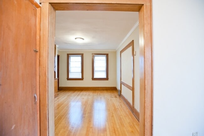 Building Photo - 3259 N Oakland Ave