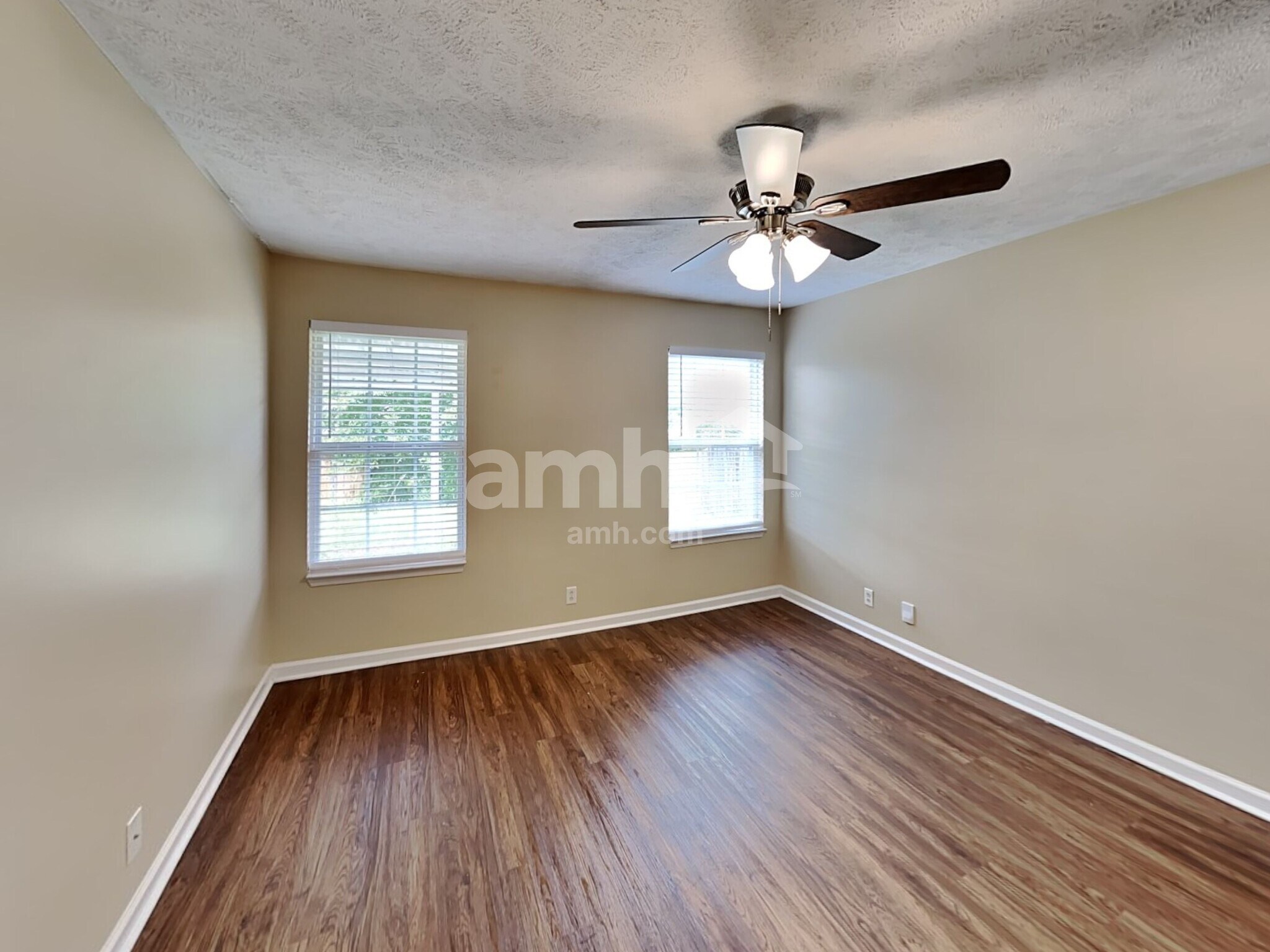 Building Photo - 3050 Weybridge Dr