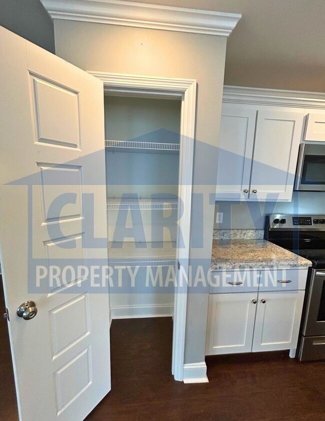 Building Photo - Charming 3 Bedroom, 2 Bath Home with Spaci...