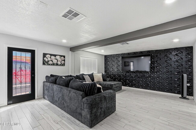 Building Photo - 7740 Phoenix Ave