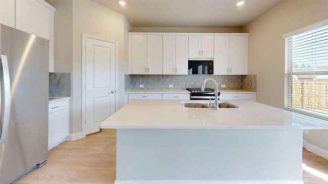 Building Photo - 2102 Dunbar Dr