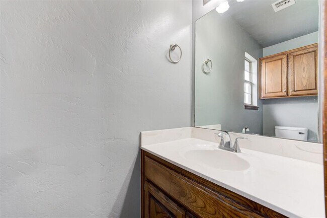 Building Photo - 1312 SW 25th St