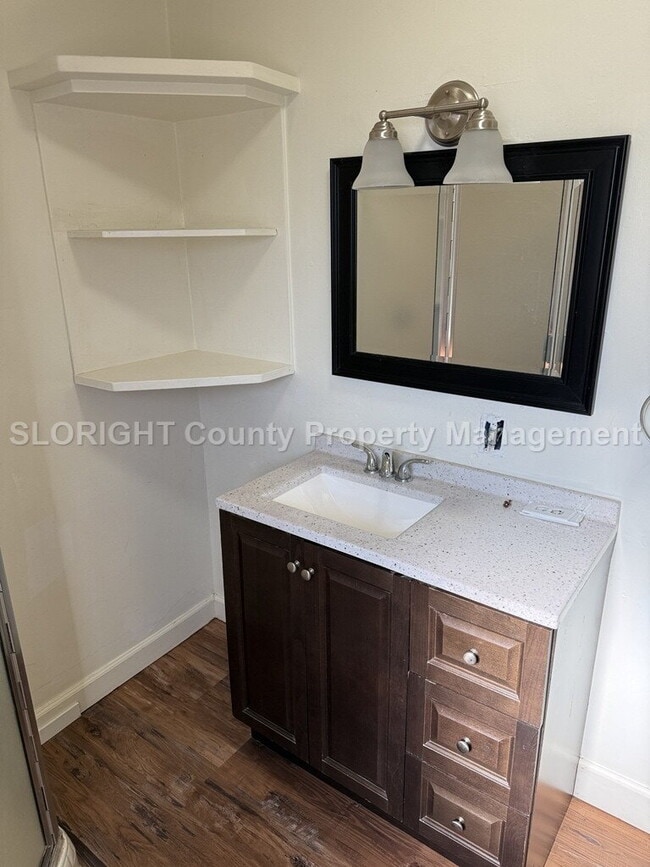 Building Photo - AVAILABLE NOW - 2 Bedroom / 1 Bathroom Home in Arroyo Grande