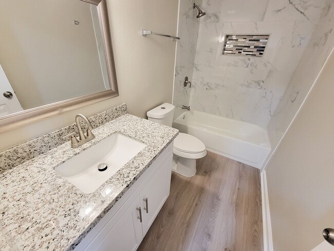 Building Photo - BEAUTIFUL REMODELED 3 BEDROOM 2 BATH IN LA...