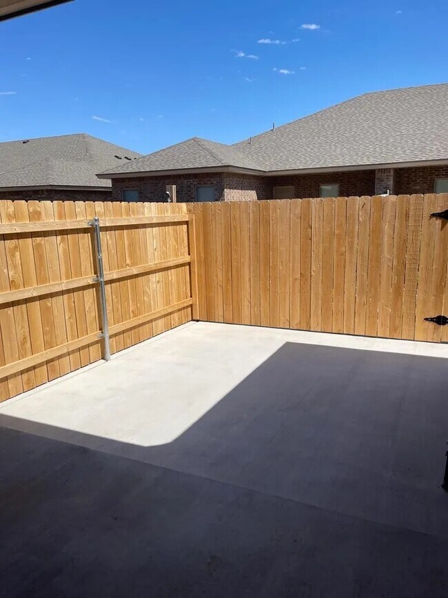 Building Photo - 5542 Kemper St