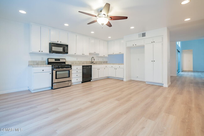 Building Photo - 673 Woodlawn Dr