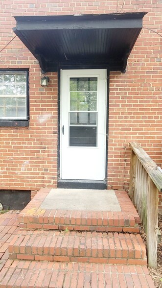Building Photo - 3400 Ryburn Rd