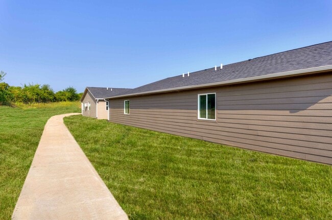 Building Photo - 3 Bedroom, Single-story Townhomes for rent...