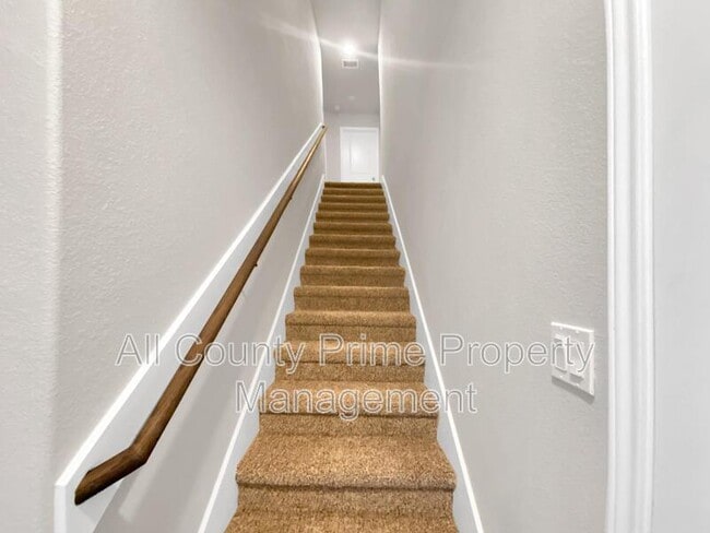 Building Photo - 807 Commanche Rd