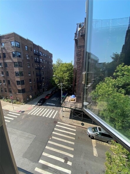 Building Photo - 57 Park Terrace W