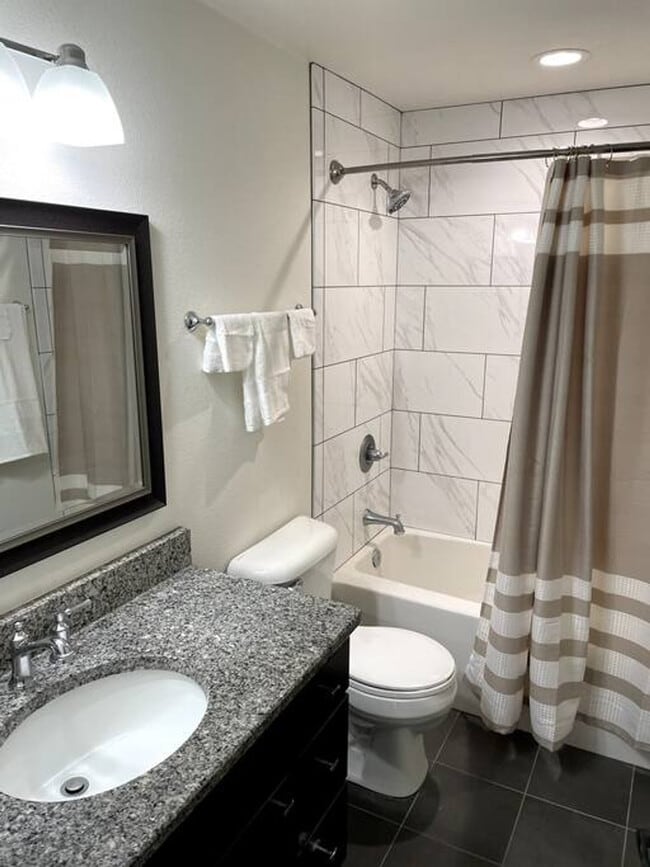 Building Photo - 922-940 Oak Street-SI ID1253107P