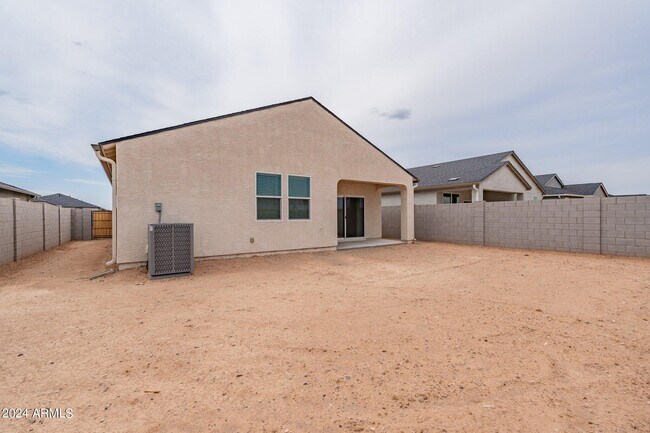 Building Photo - 5447 Azara Dr