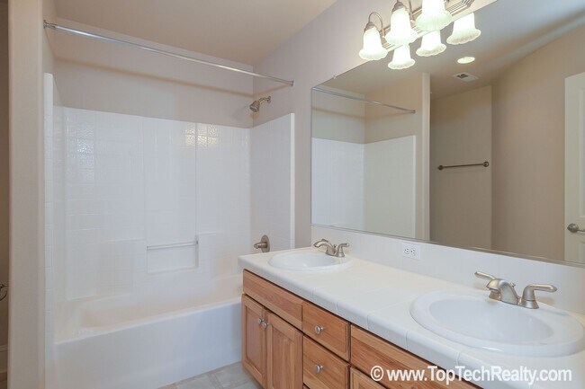 Building Photo - 12750 NW Alsace Ln