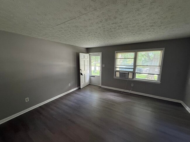 Building Photo - 327 Garden Park Dr