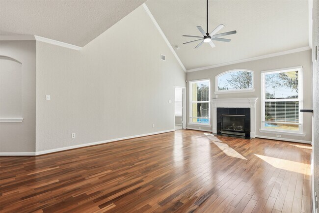 Building Photo - 10358 Grandbrook Dr