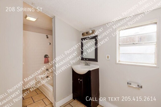 Building Photo - 208 Spring St