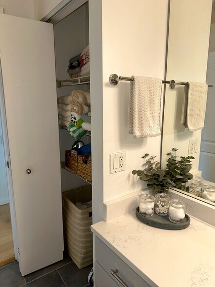 Building Photo - 30 E Huron St