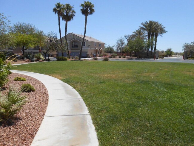 Building Photo - Beautiful Spacious Townhome in Gated Community