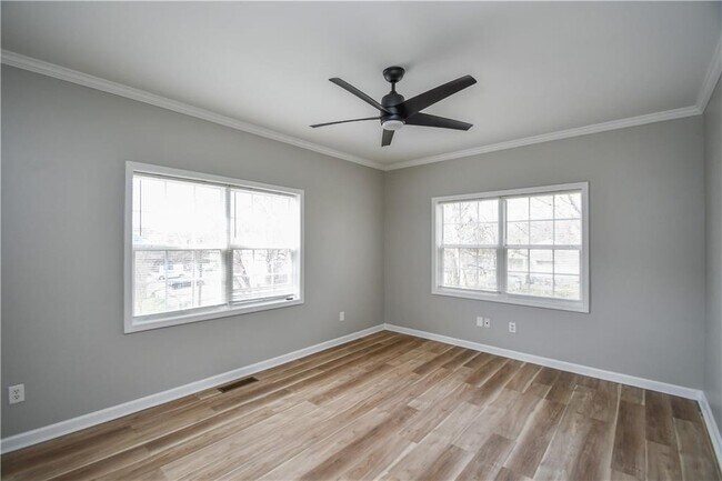 Building Photo - 3338 Sims St