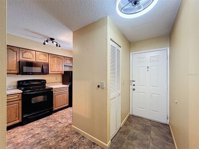 Building Photo - 6533 Spring Flower Dr