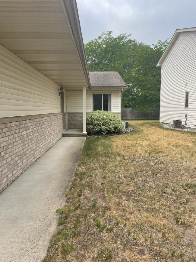 Building Photo - 2429 Morning Dawn Dr