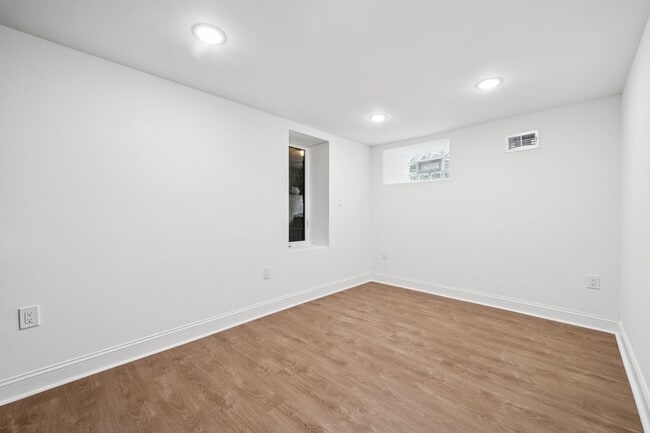 Building Photo - 2534 S 61st St
